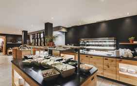 Der Buffet-Bereich mit separatem Kinder-Buffet - Foto: Angela Lamprecht